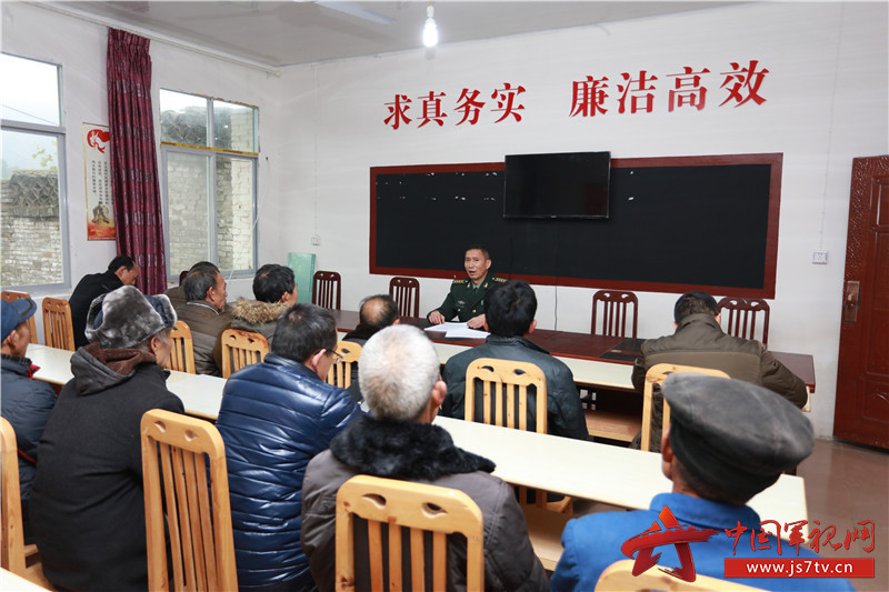 遂宁军分区官兵赴联系村 开展“走基层 送温暖”活动 遂宁军分区官兵赴联系村 开展“走基层 送温暖”活动
